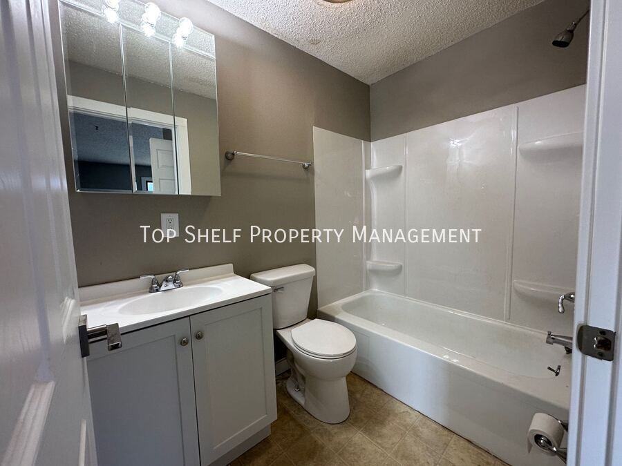 103 Grant St S #7 - Photo 3 of 6