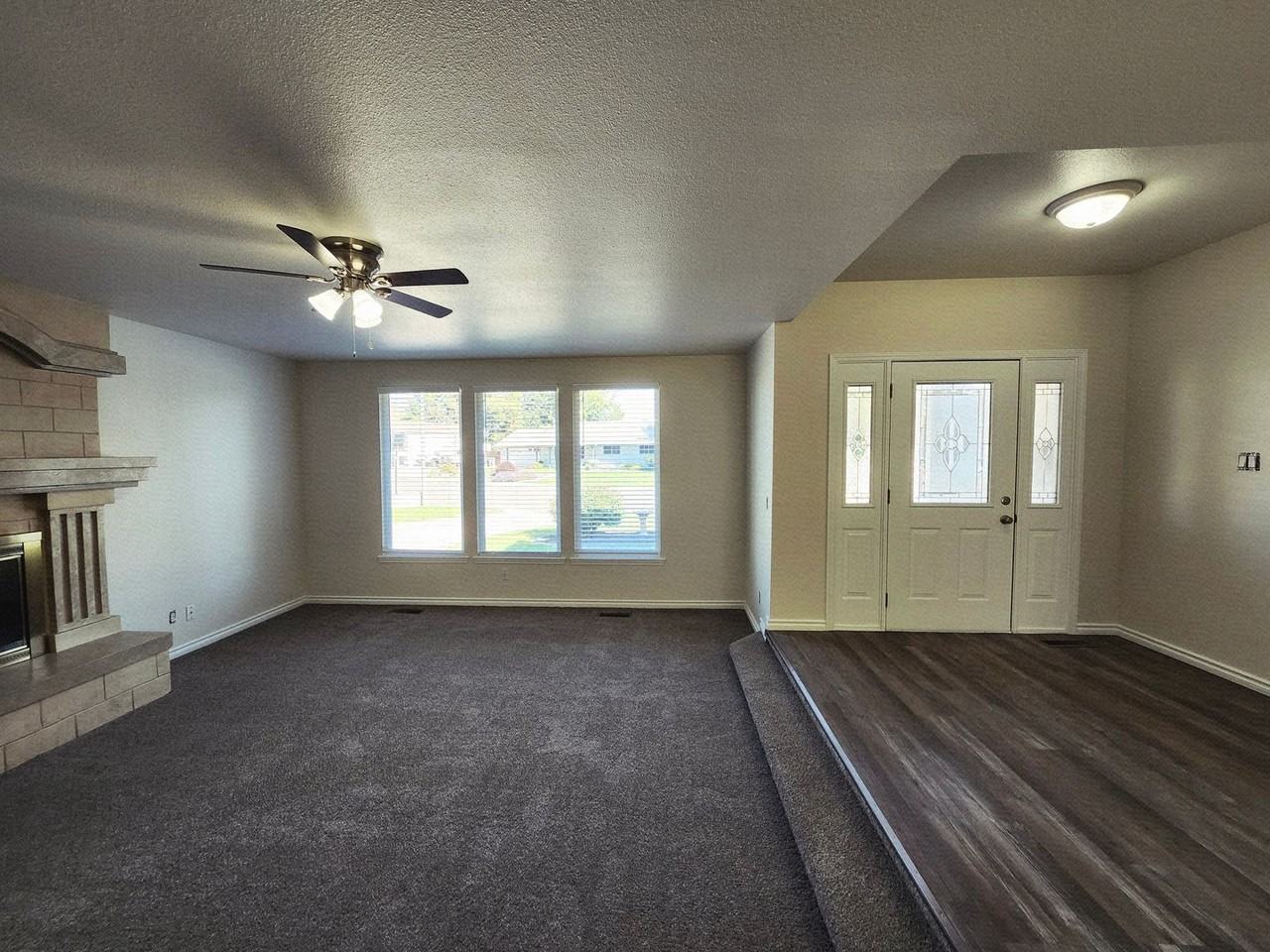 411 W 21st Pl - Photo 4 of 29