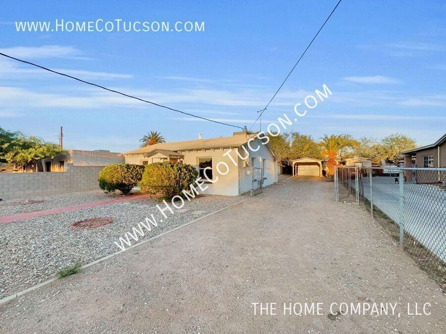 3625 S Lundy Ave - Photo 2 of 32