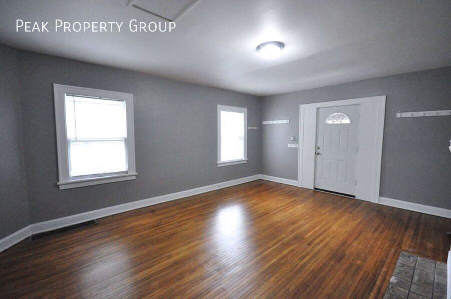 1499 Perry St - Photo 2 of 15