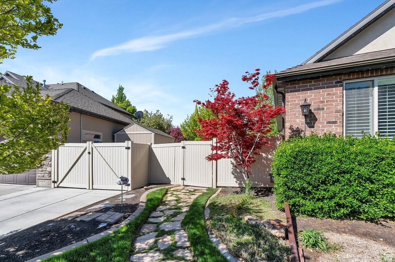 3373 W Canyon Meadow Dr #NA - Photo 2 of 12