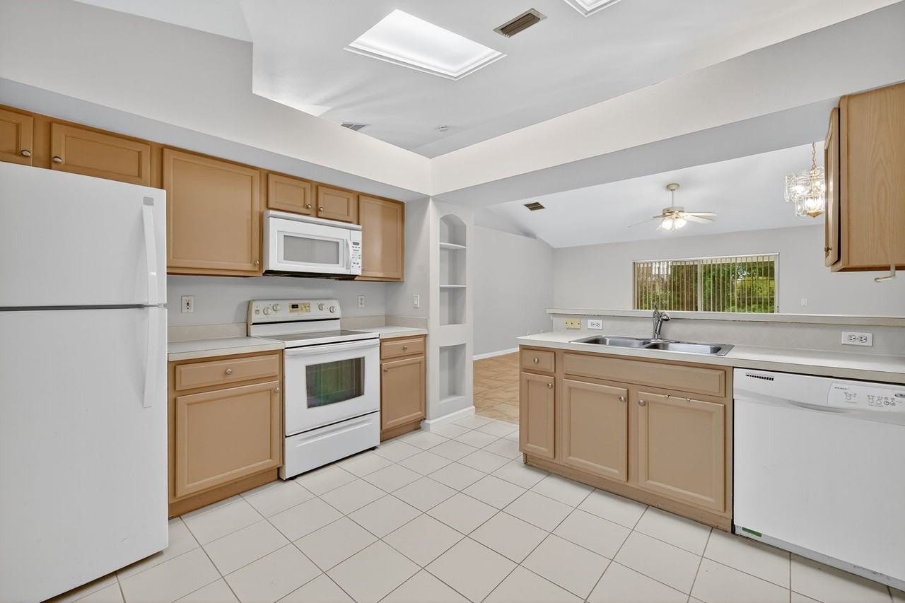 4919 Nw Forlano St #NA - Photo 2 of 22