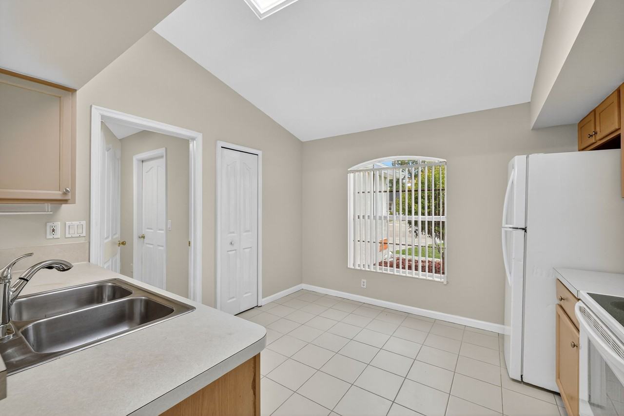 4919 Nw Forlano St #NA - Photo 3 of 22