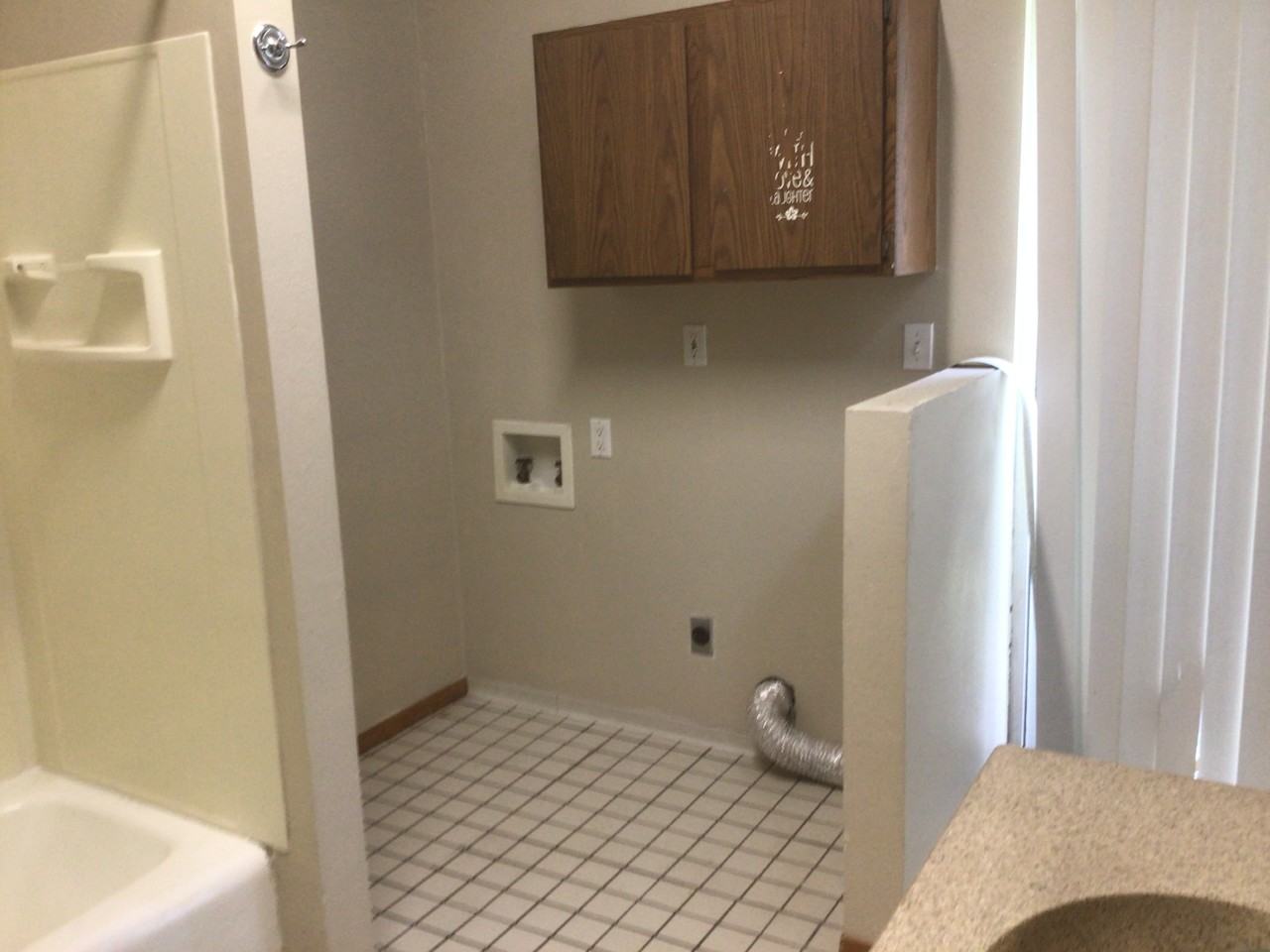 180 S Walker St #NA - Photo 2 of 11