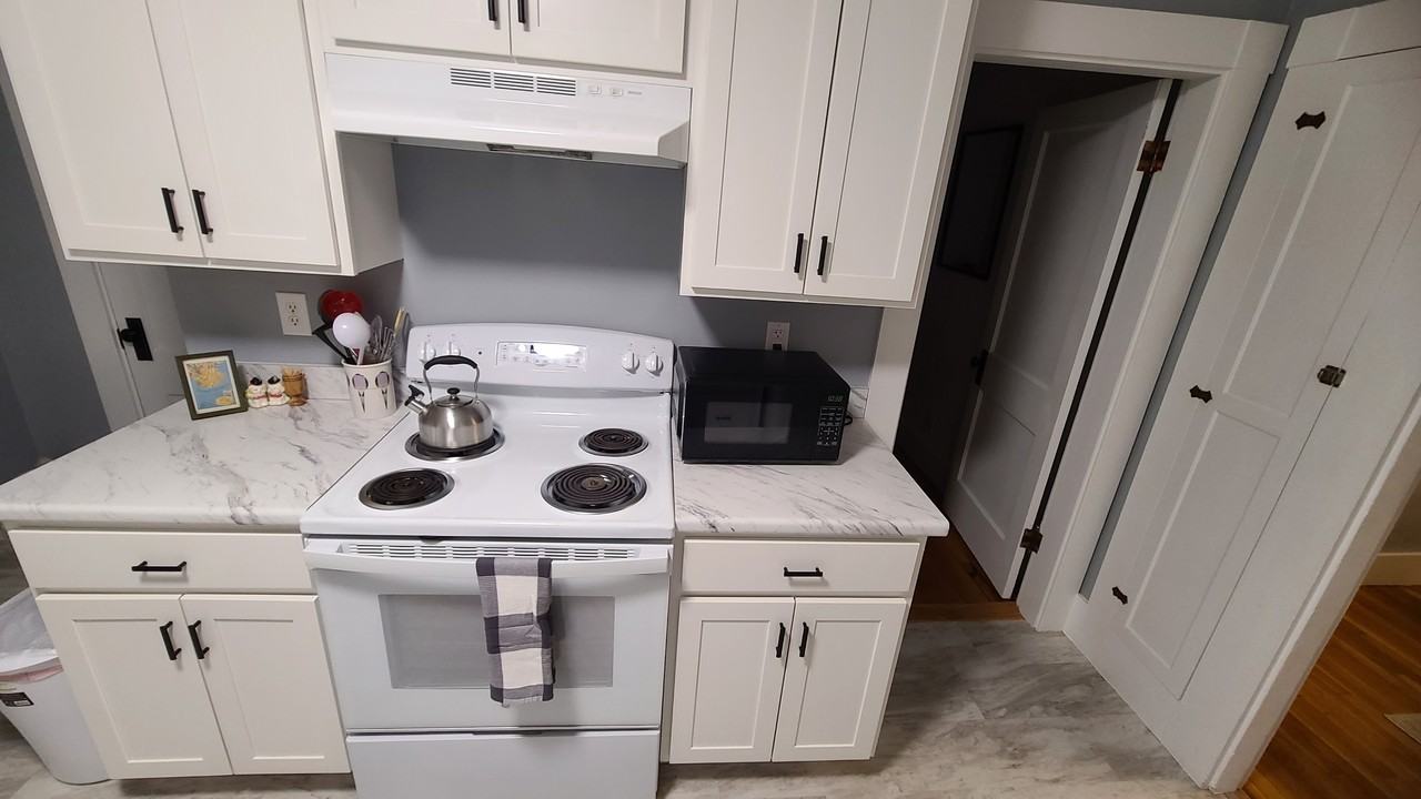 544 Hancock St #1 - Photo 3 of 11