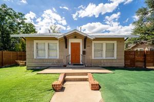 featured image of 2902 Pearl St