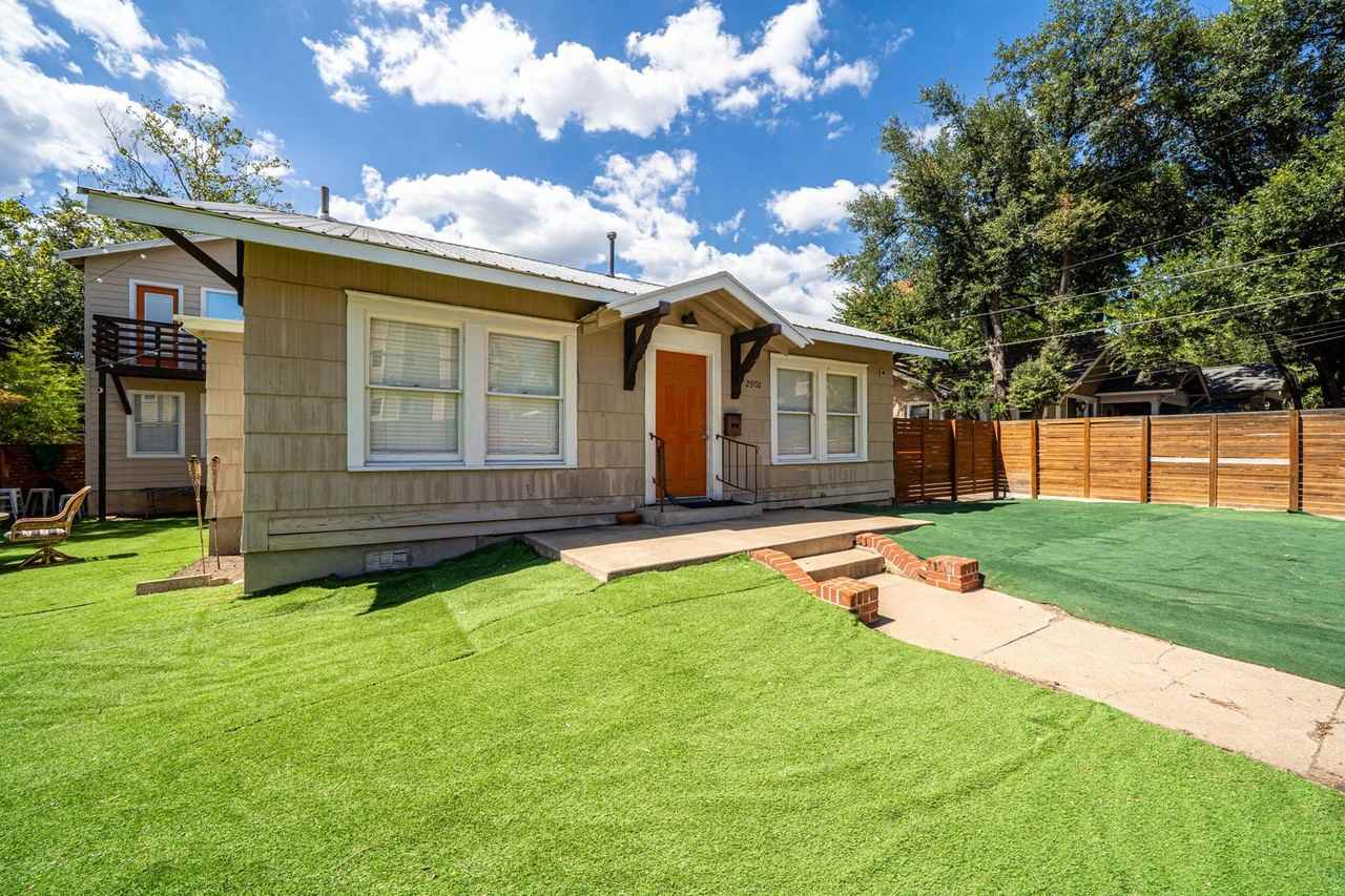 2902 Pearl St - Photo 2 of 50