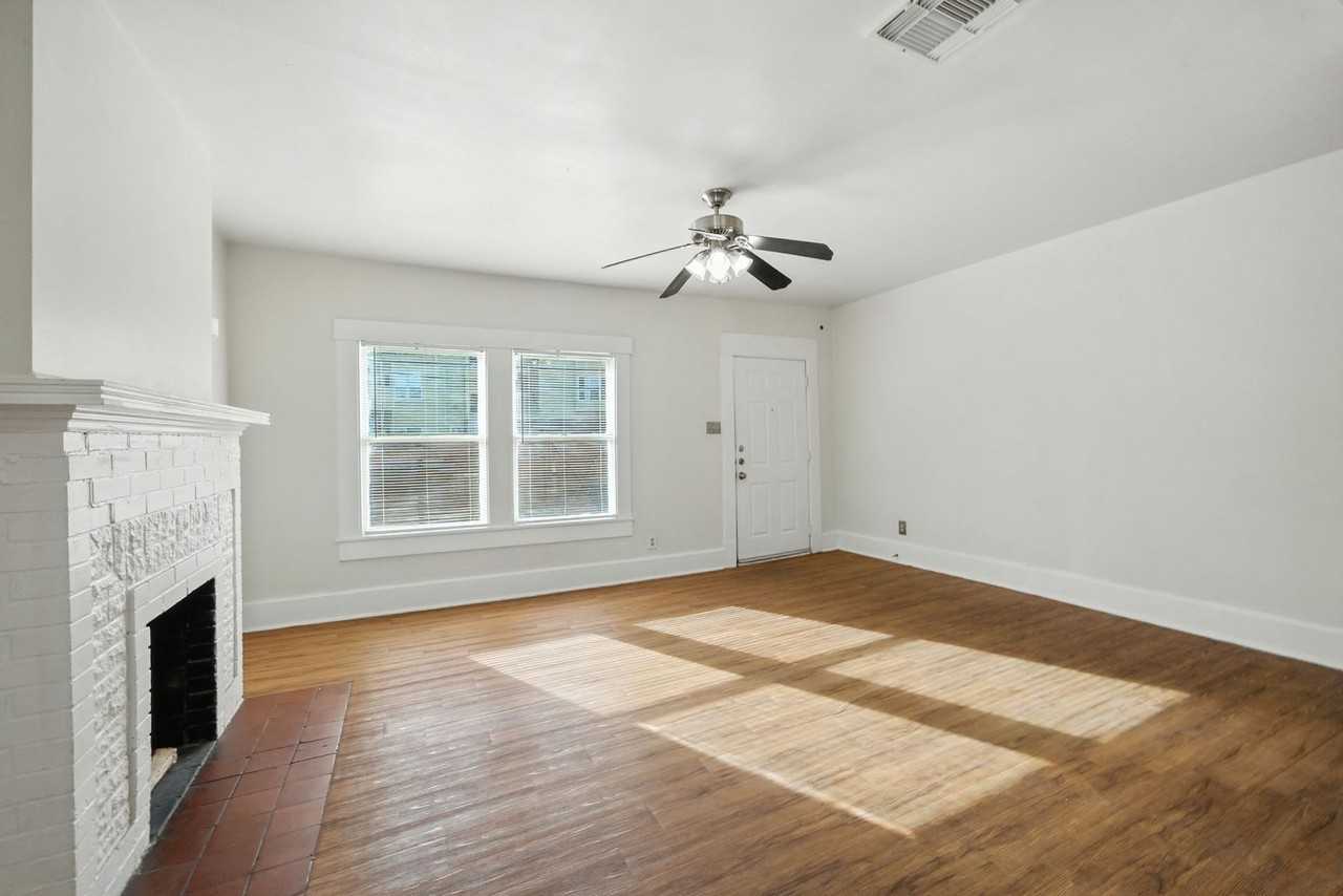 2902 Pearl St - Photo 5 of 50
