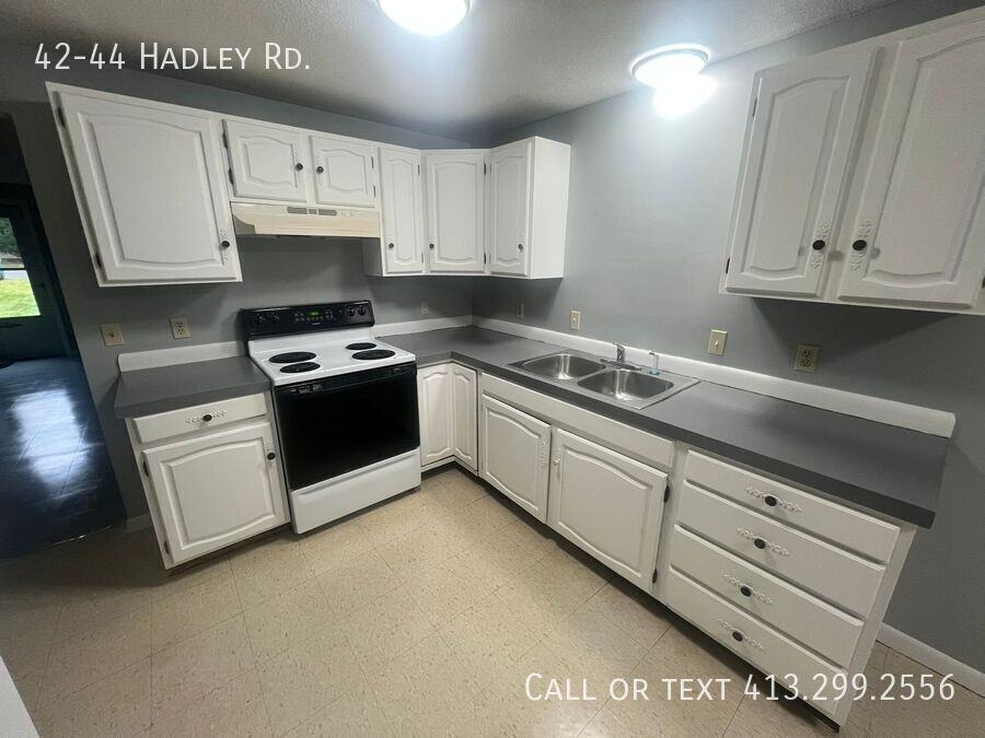 4244 Hadley Rd - Photo 3 of 22
