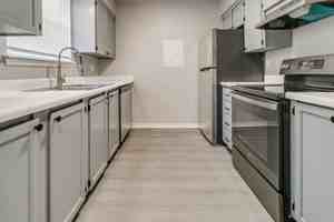 featured image of 1215 Lakecrest Dr