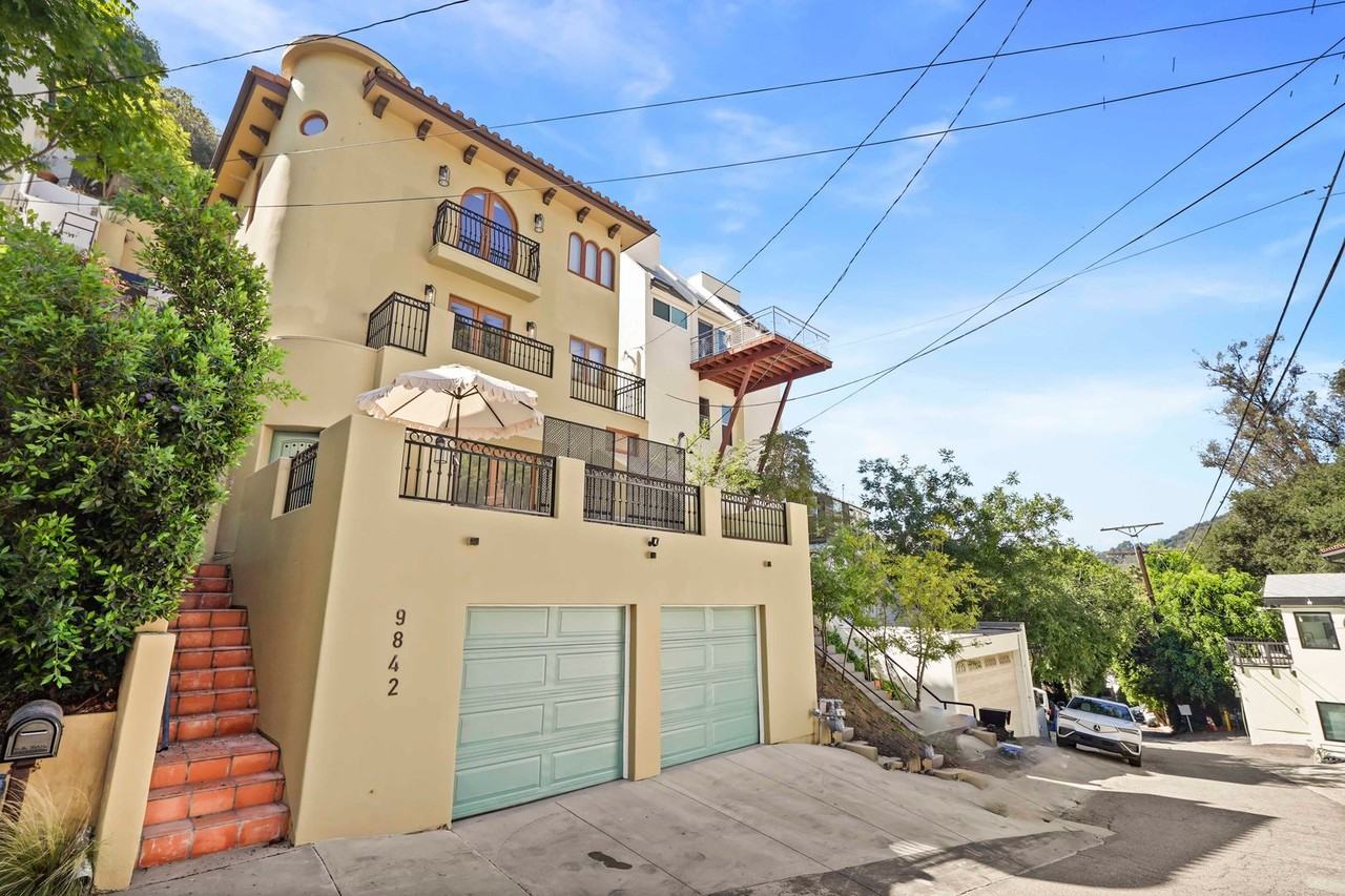 9842 Portola Drive - Photo 4 of 46