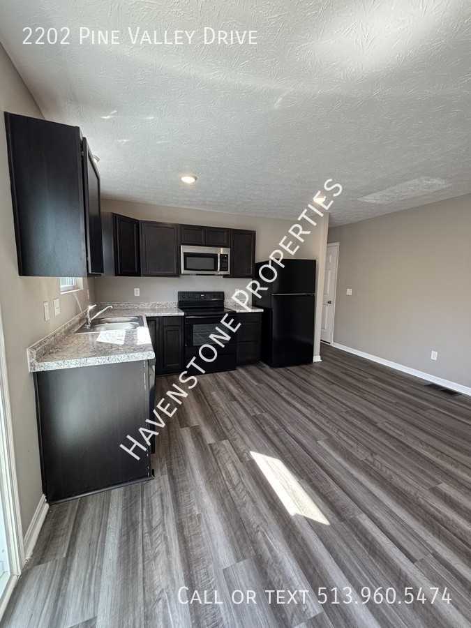 2202 Pine Valley Dr - Photo 5 of 16