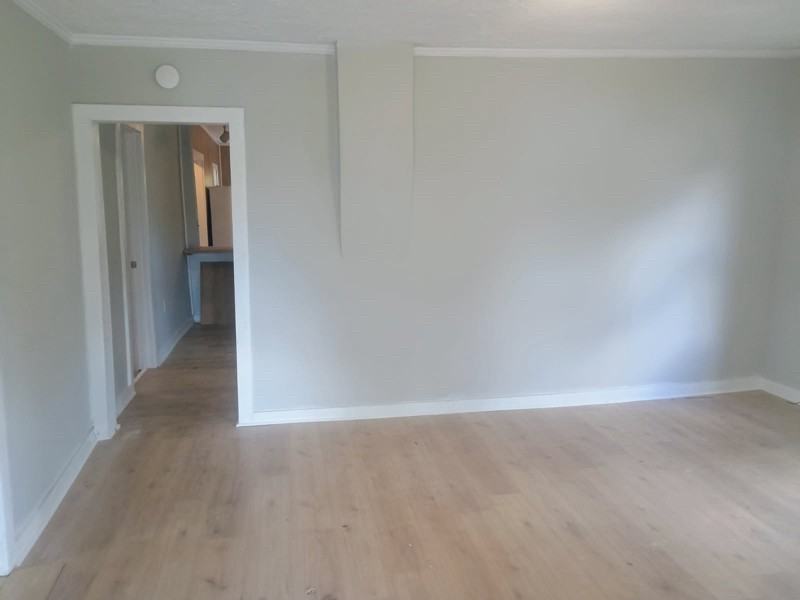 301 E Olive St - Photo 4 of 11