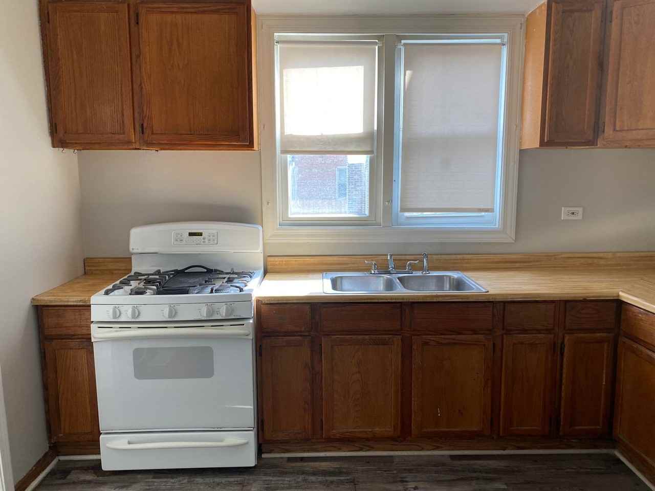 6035 S Karlov Avenue - Photo 4 of 32