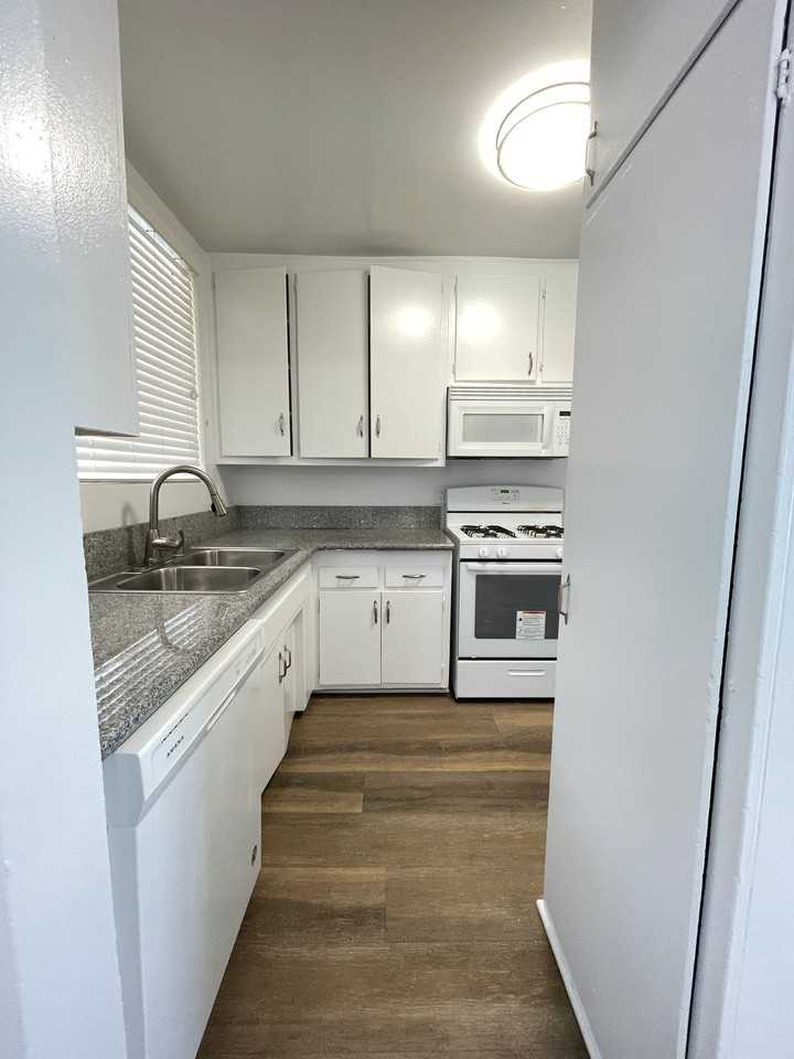 7351 Variel Ave - Photo 5 of 5