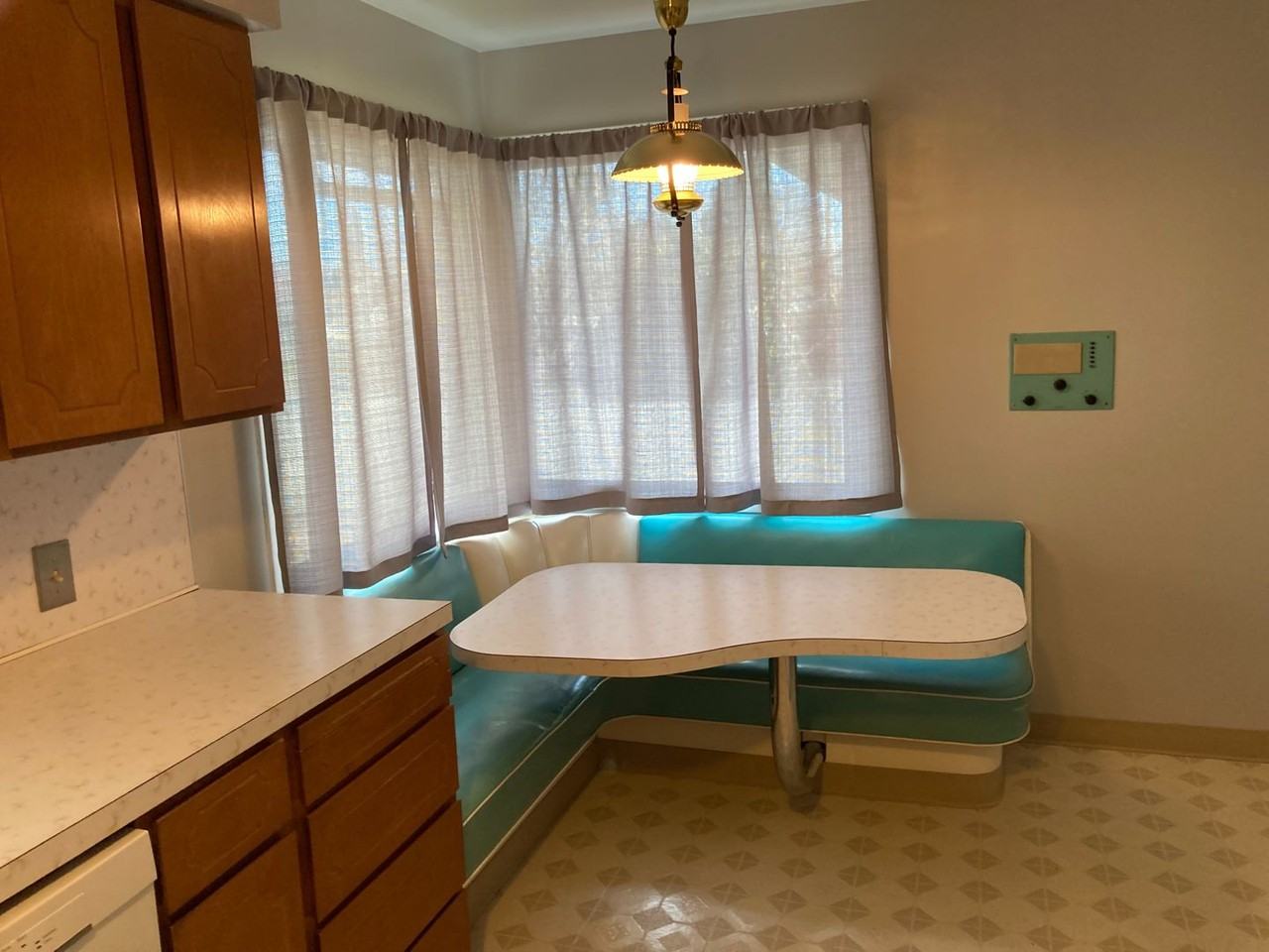 2310 9th Ave Se - Photo 3 of 9