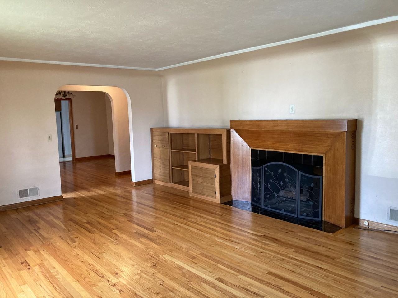 2310 9th Ave Se - Photo 5 of 9