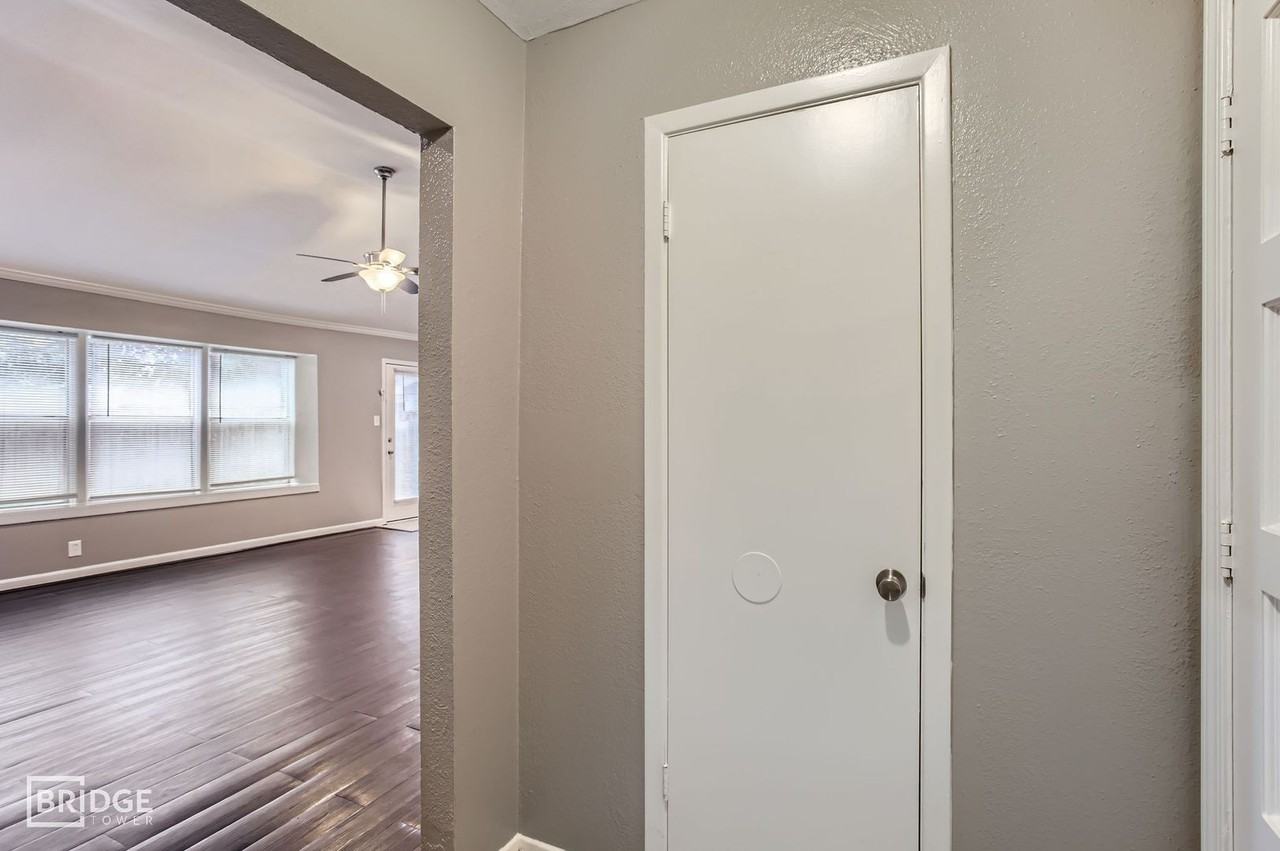 5607 Circlegate Dr - Photo 5 of 31