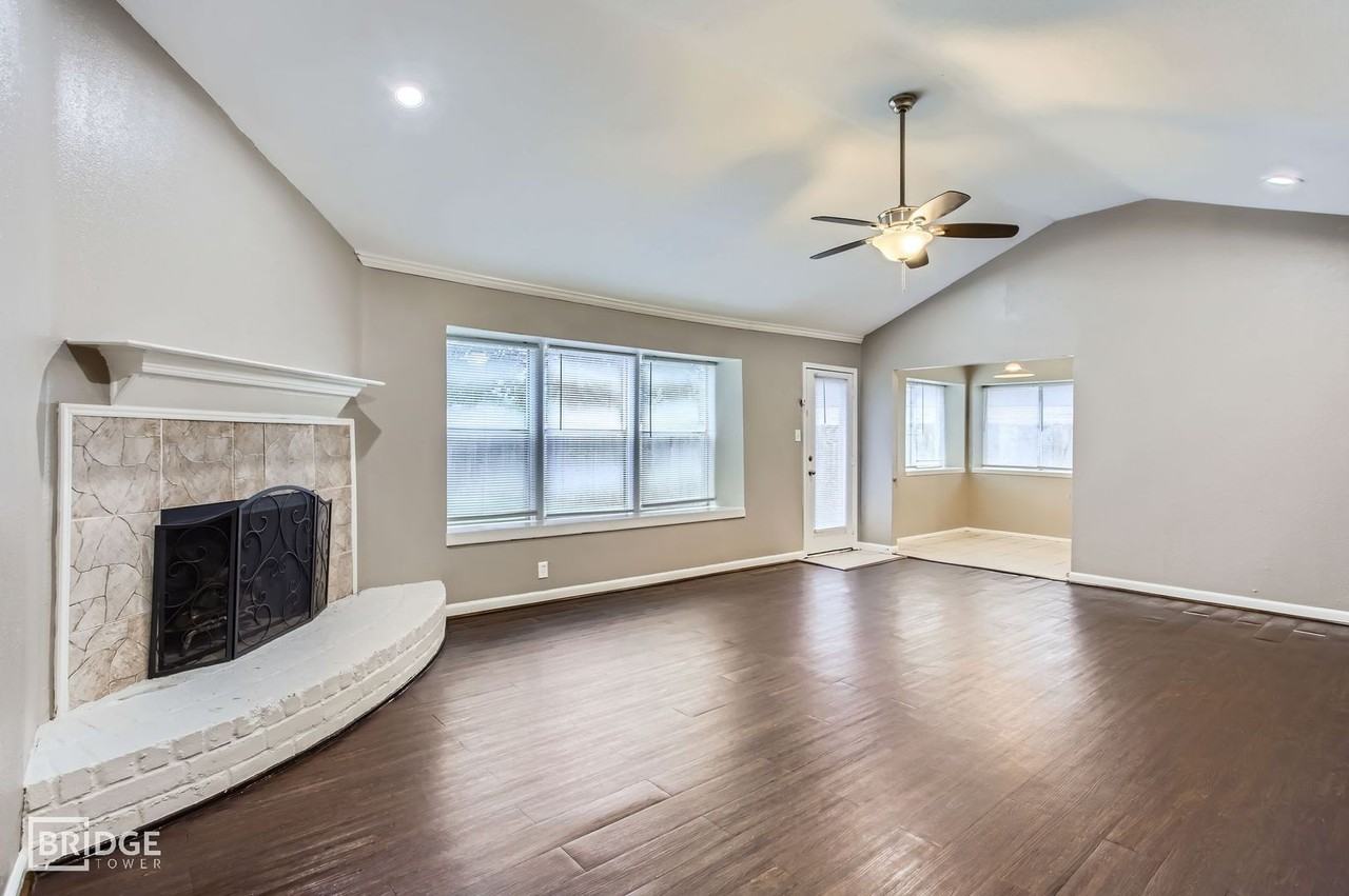 5607 Circlegate Dr - Photo 6 of 31