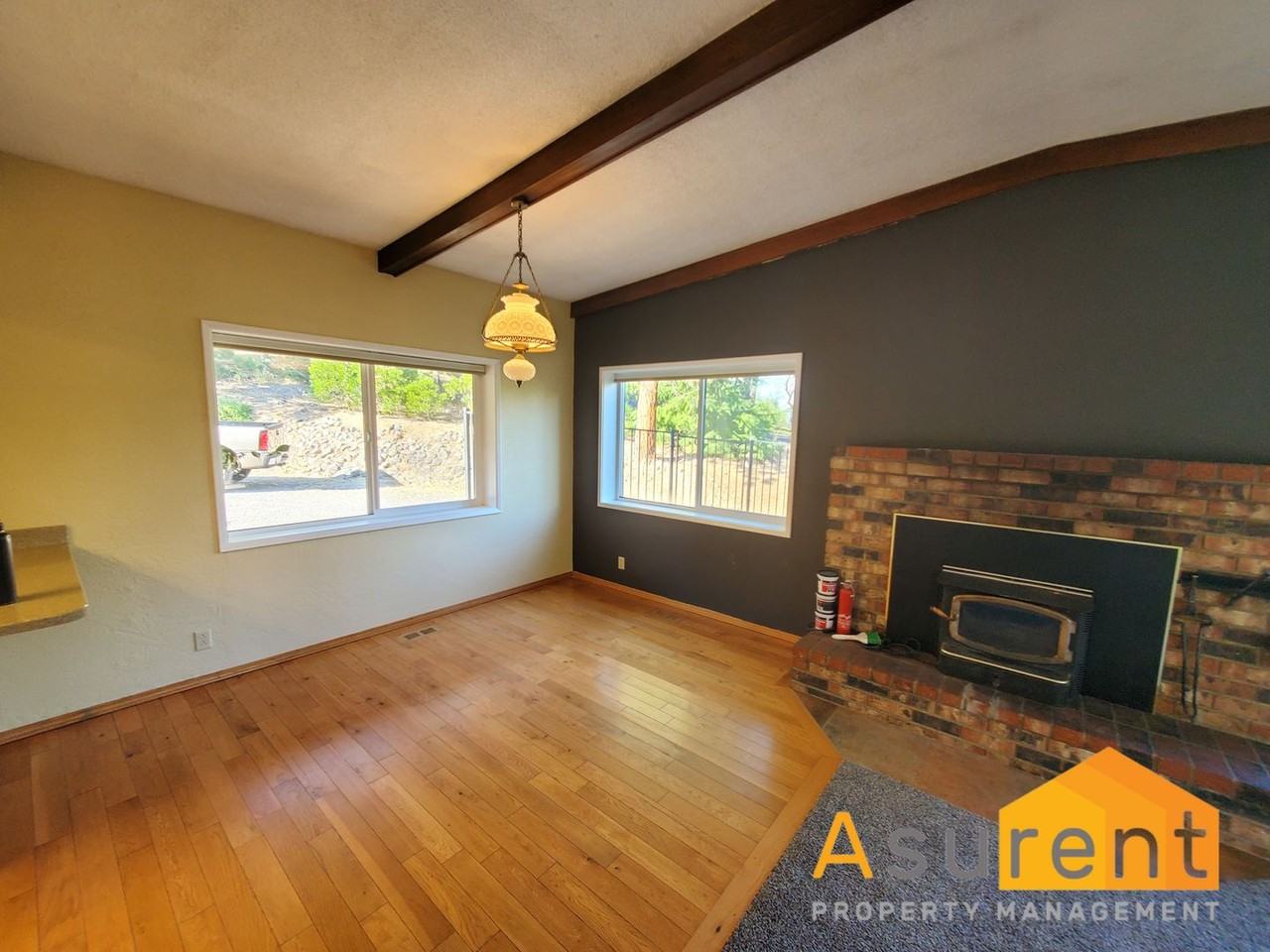 415 Richard Way - Photo 3 of 20