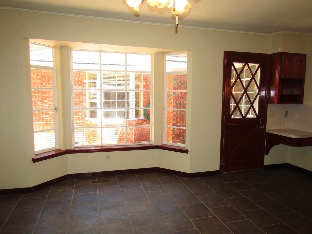 2257 Nw 52nd St - Photo 7 of 14