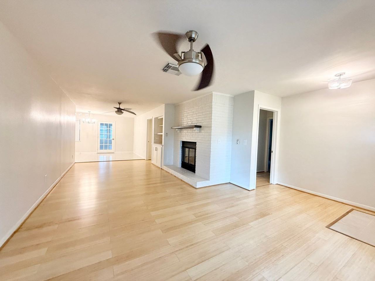 5470 Ariel St - Photo 2 of 24