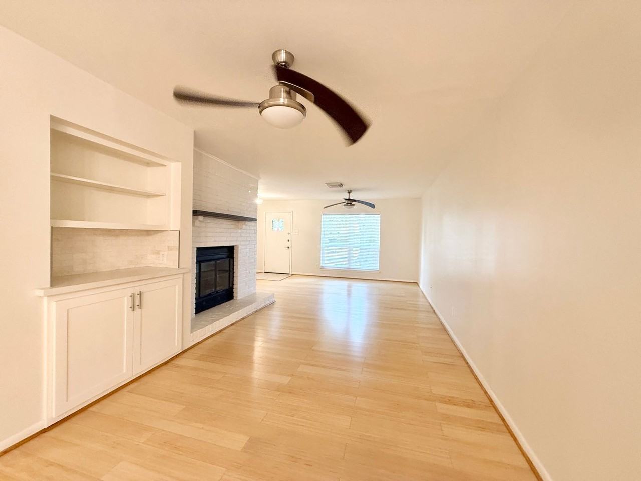 5470 Ariel St - Photo 4 of 24