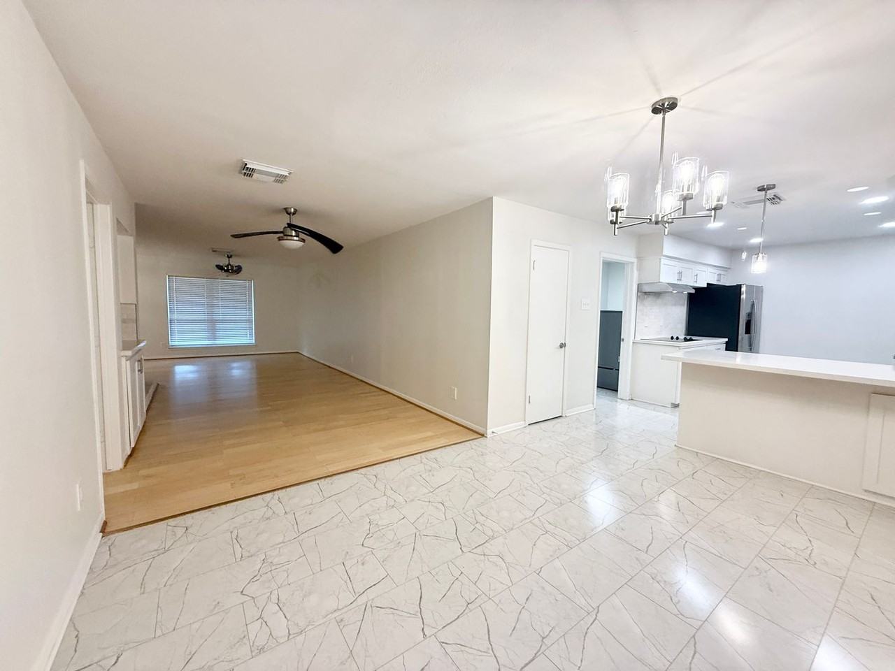 5470 Ariel St - Photo 5 of 24