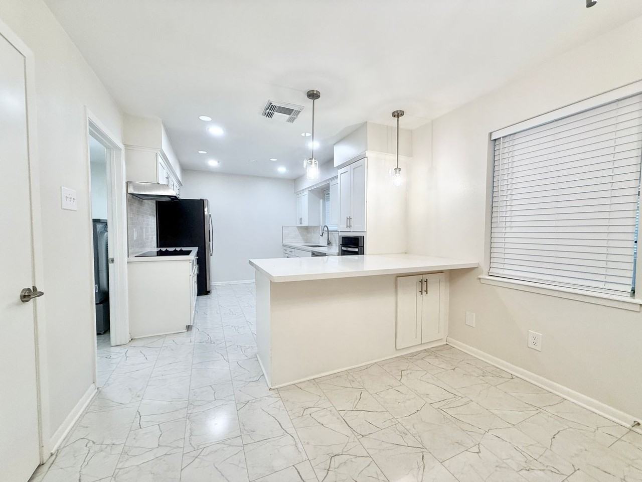 5470 Ariel St - Photo 7 of 24