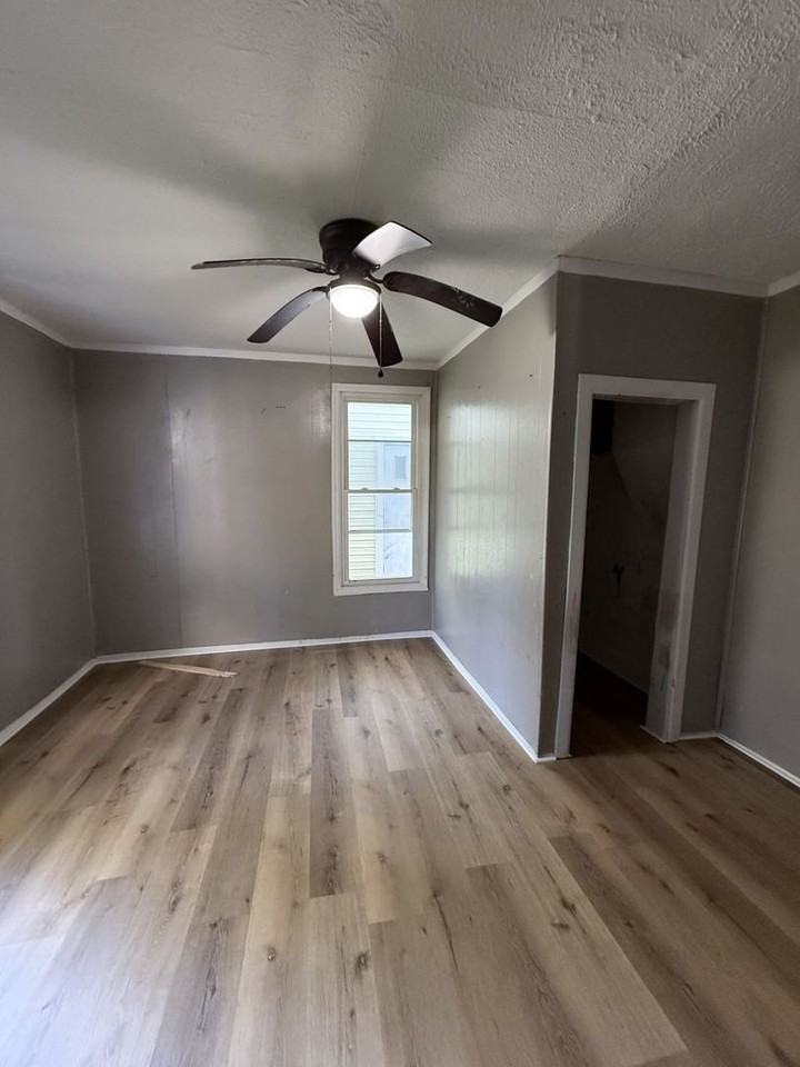 603 Harding Way E - Photo 2 of 12