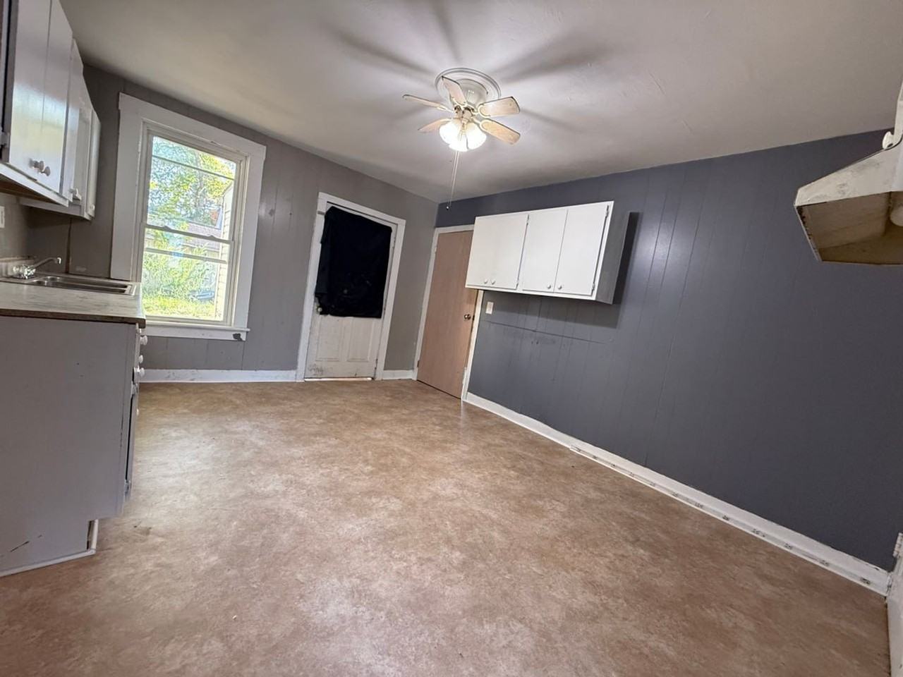 603 Harding Way E - Photo 3 of 12