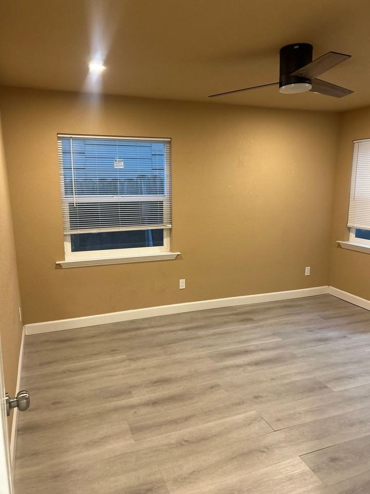 1106 Chester St - Photo 5 of 18