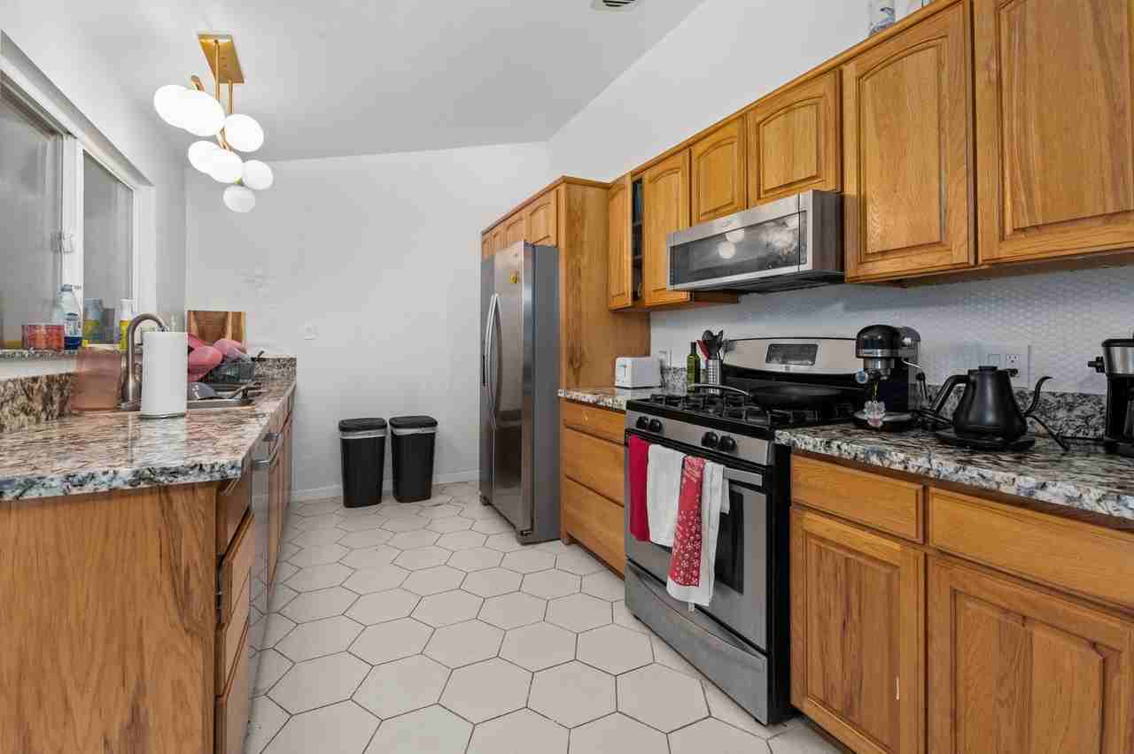 5336 Hewlett Dr - Photo 4 of 24