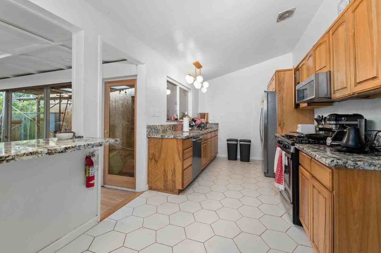 5336 Hewlett Dr - Photo 5 of 24