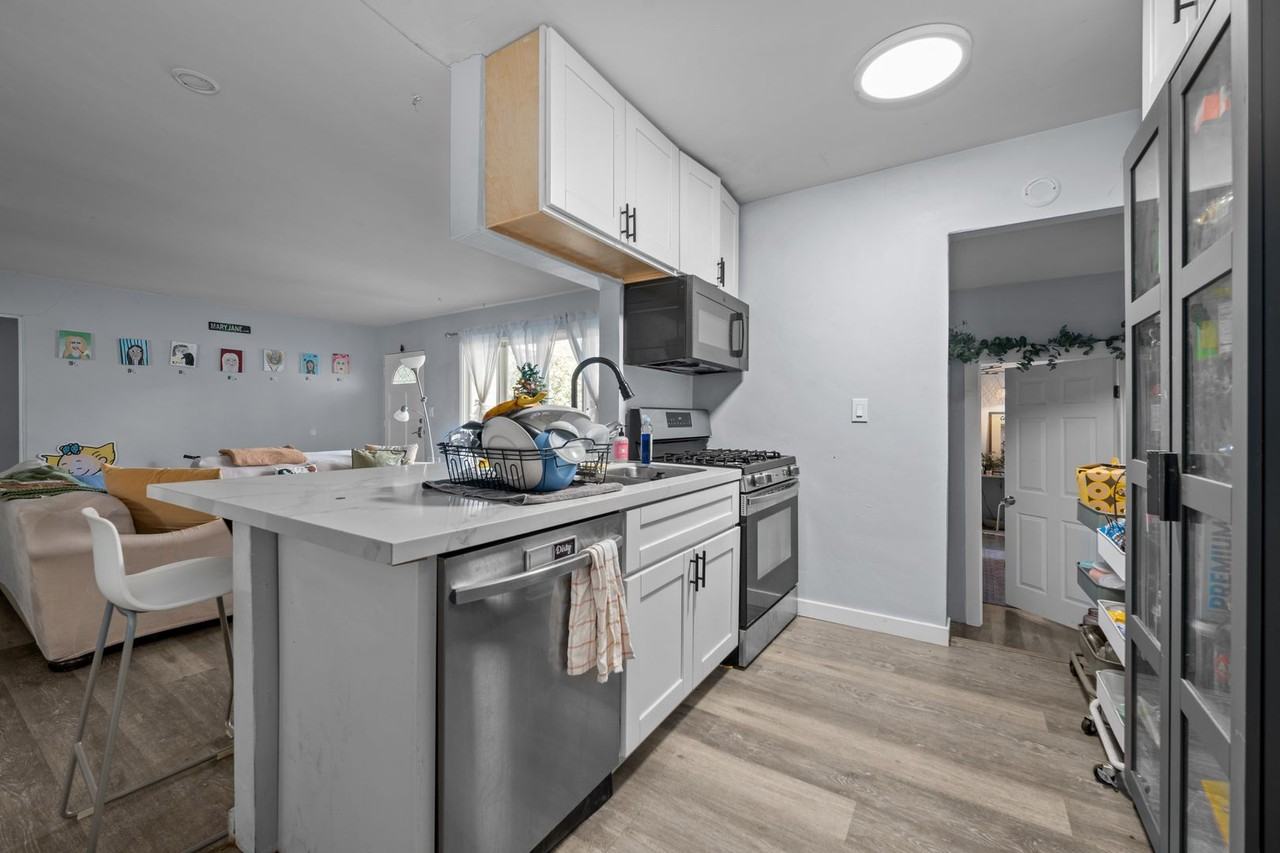 6233 Mary Lane Drive - Photo 3 of 24