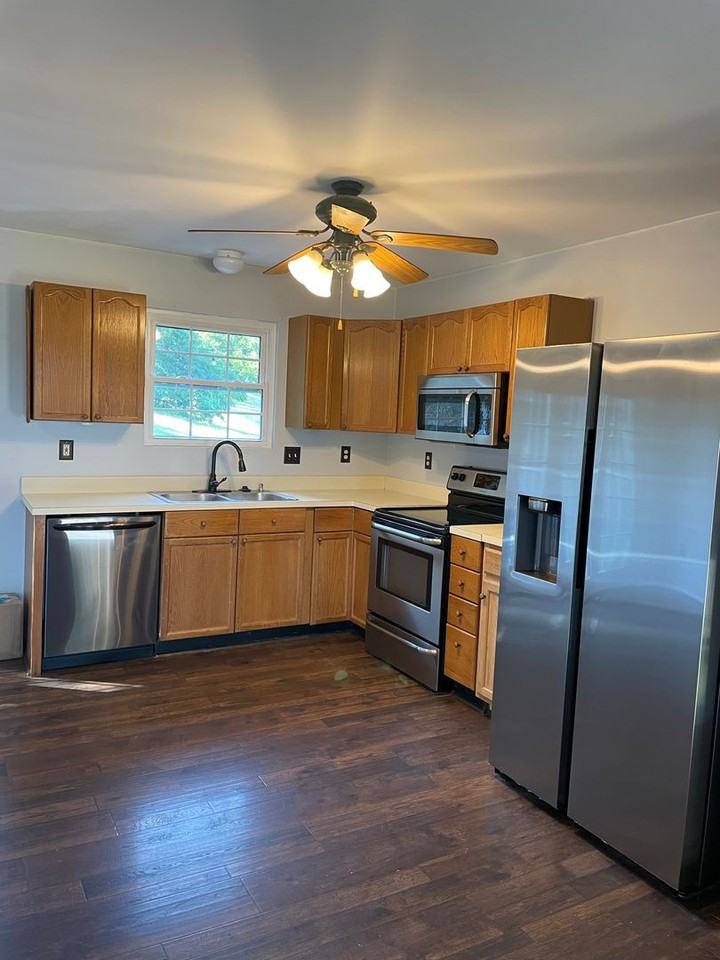 103 Rebeccas Ct - Photo 3 of 17