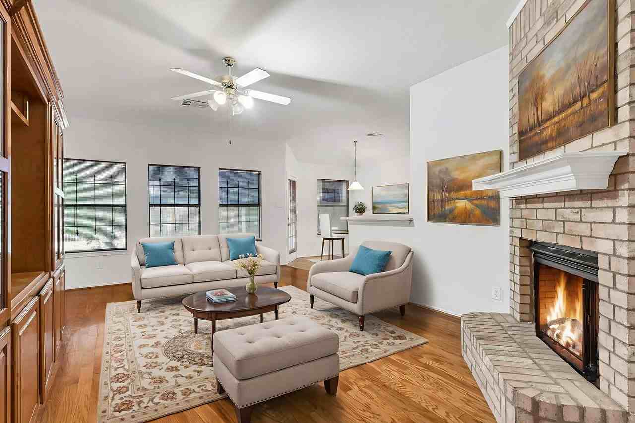 721 Somerset Dr - Photo 2 of 33