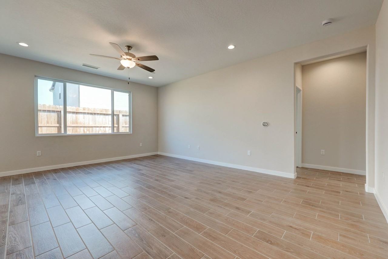 2894 Corteza Dr - Photo 3 of 8
