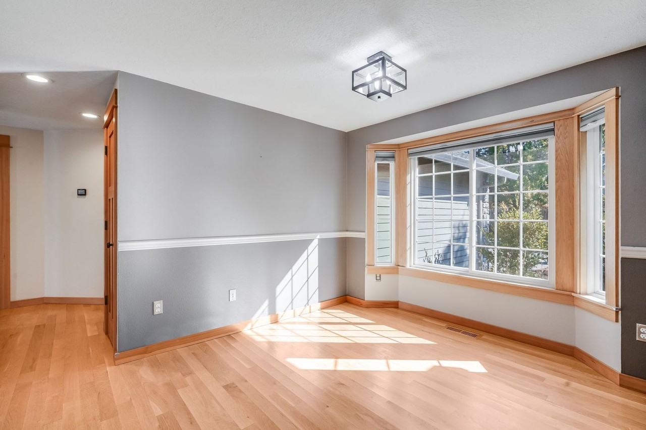 225 Sw 149th Ave - Photo 3 of 15