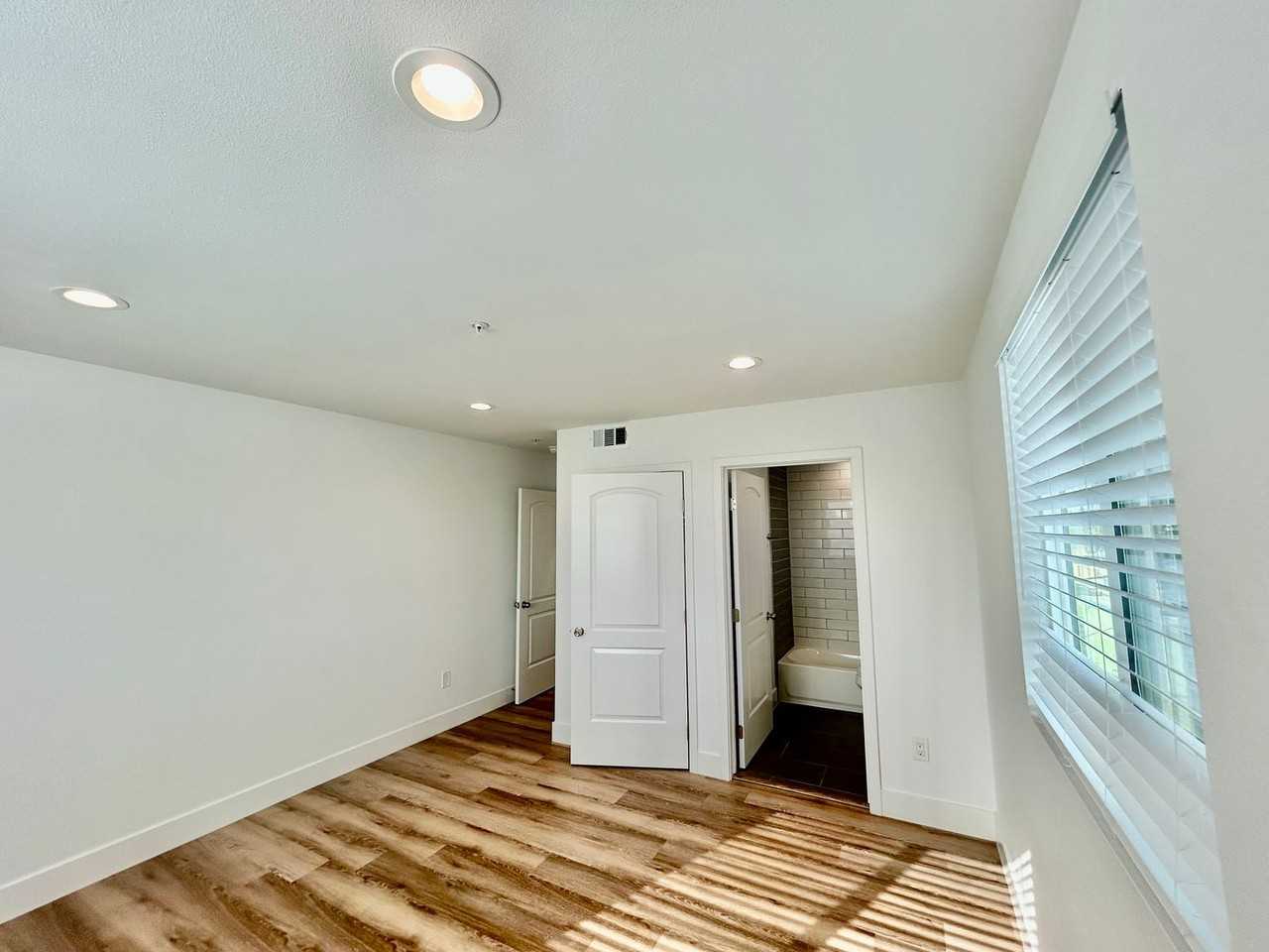 8418 S Main St - Photo 7 of 47