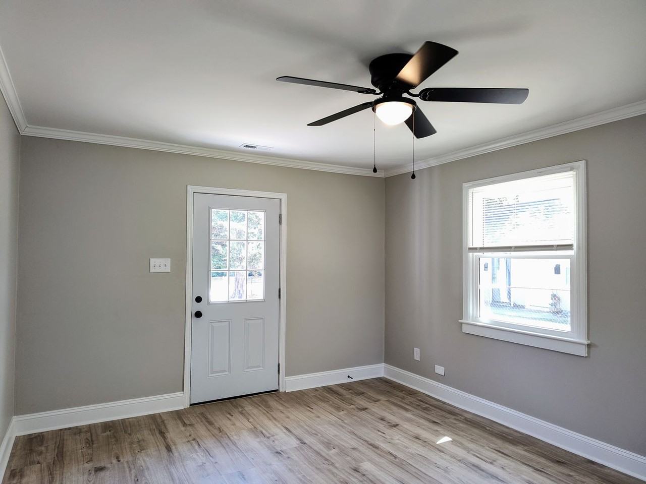 1239 Bose Ave - Photo 2 of 19