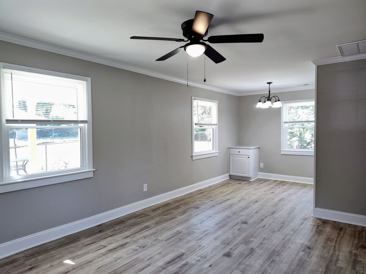 1239 Bose Ave - Photo 3 of 19