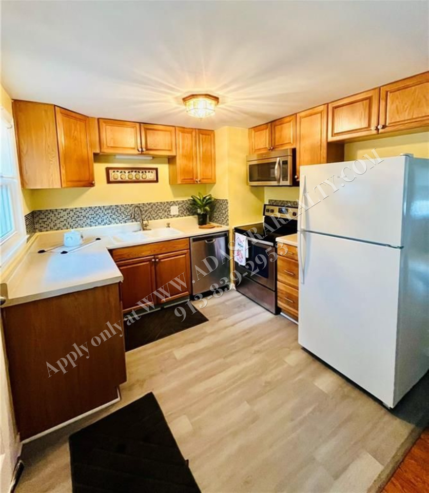 8700 W 82nd St - Photo 3 of 18