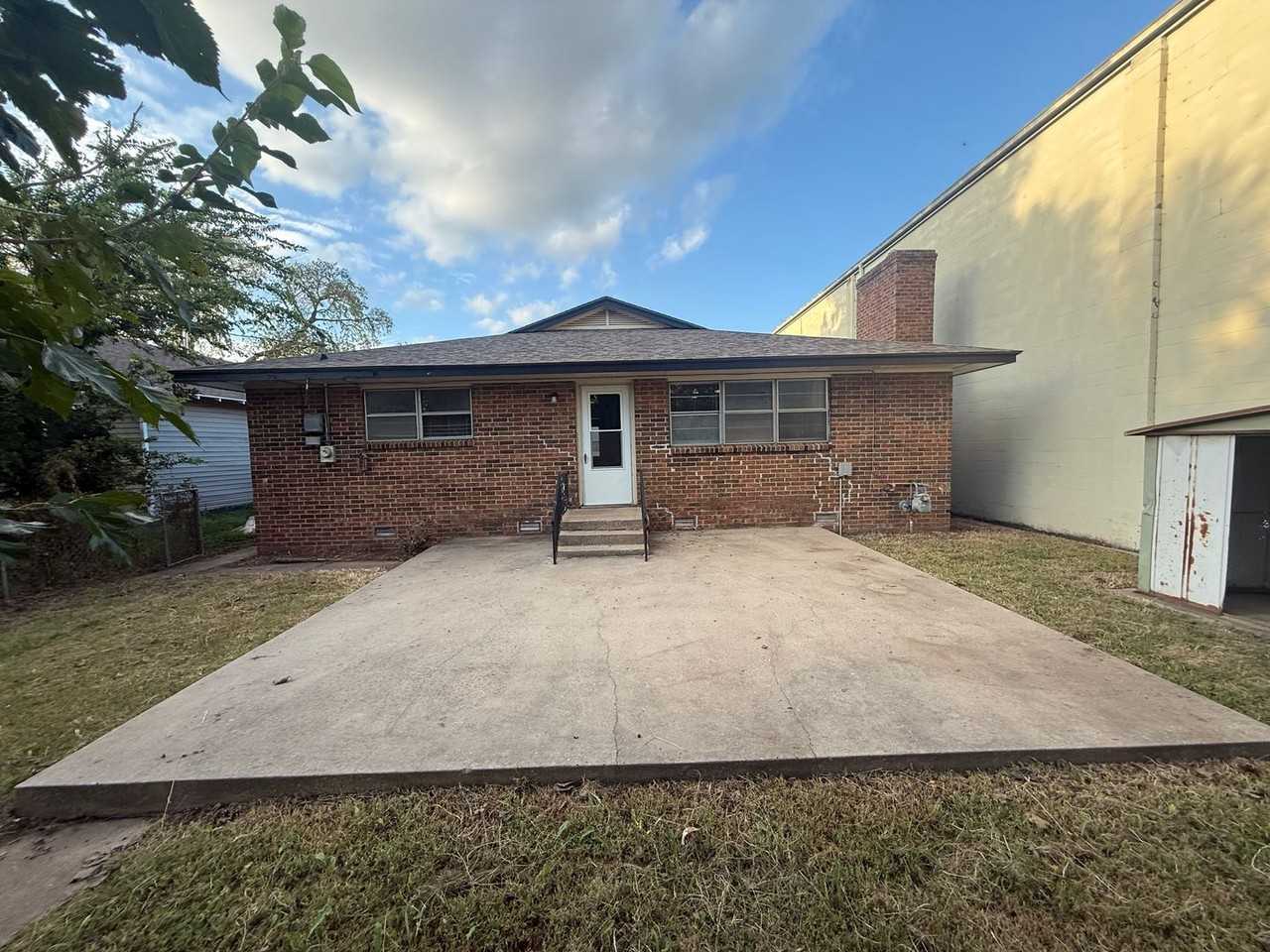 118 Southwest 1st Street - Photo 3 of 48