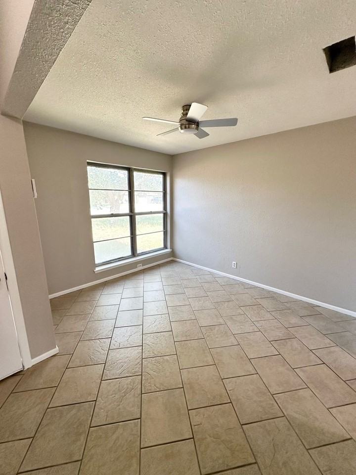 5113 Storey Ave - Photo 3 of 14