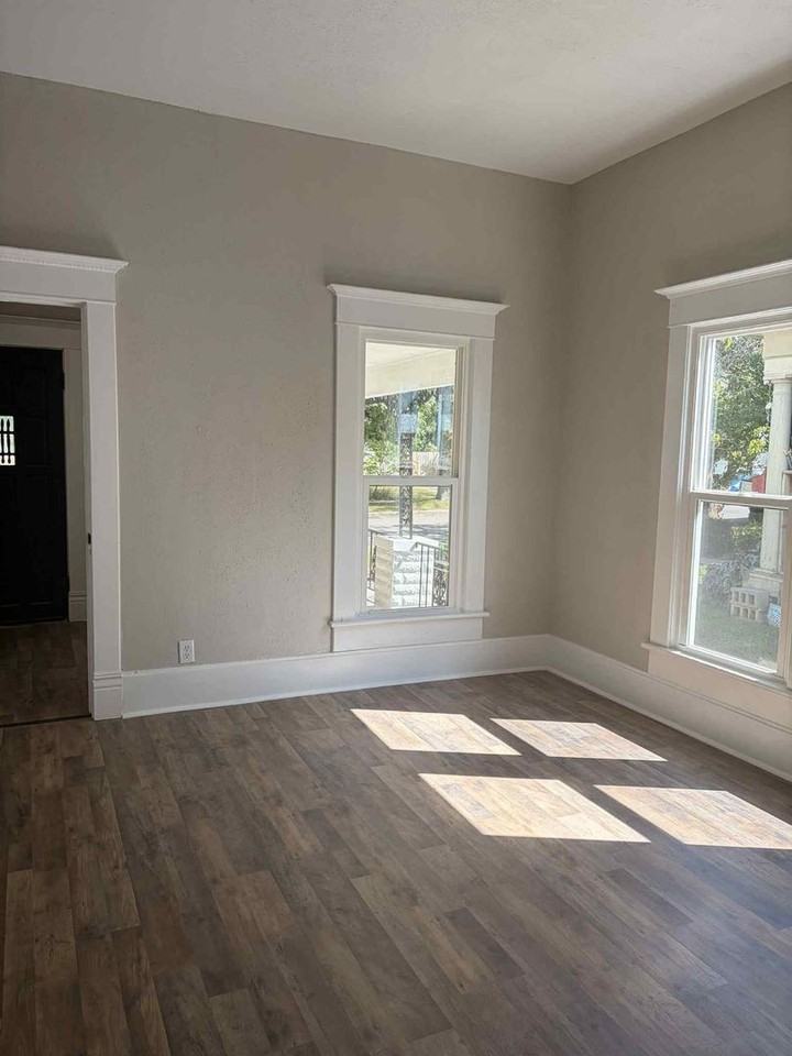 1712 S Connor Ave - Photo 3 of 16