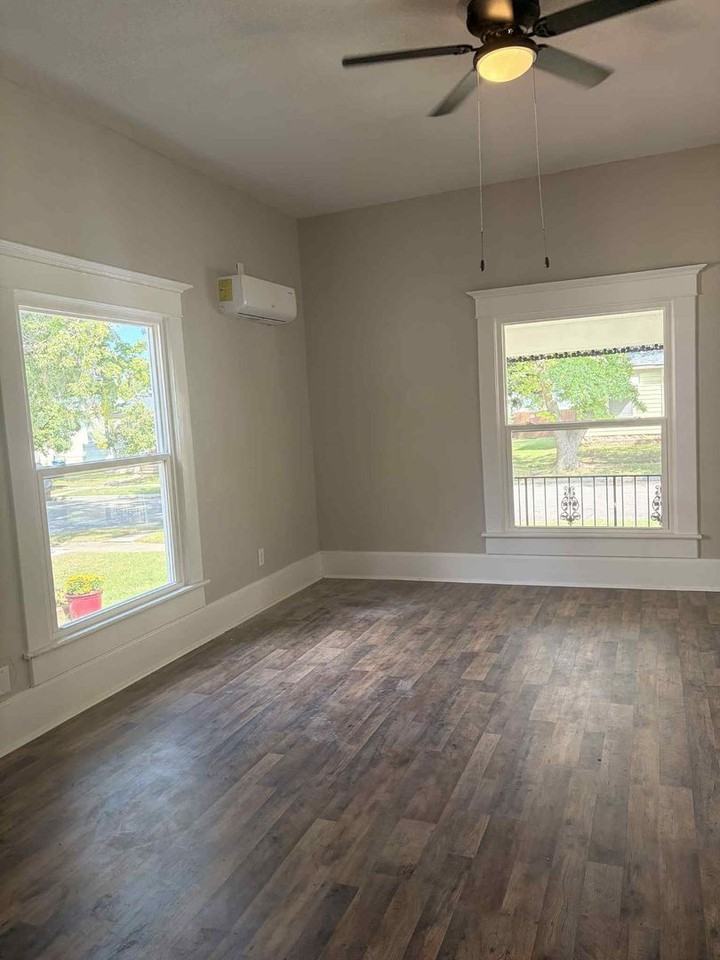 1712 S Connor Ave - Photo 4 of 16