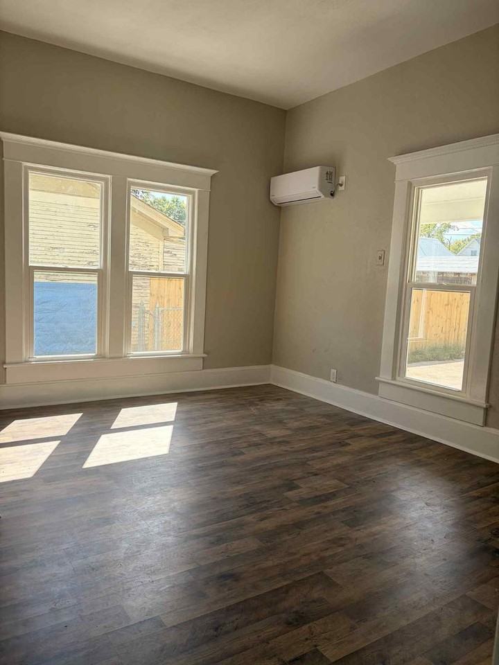 1712 S Connor Ave - Photo 6 of 16