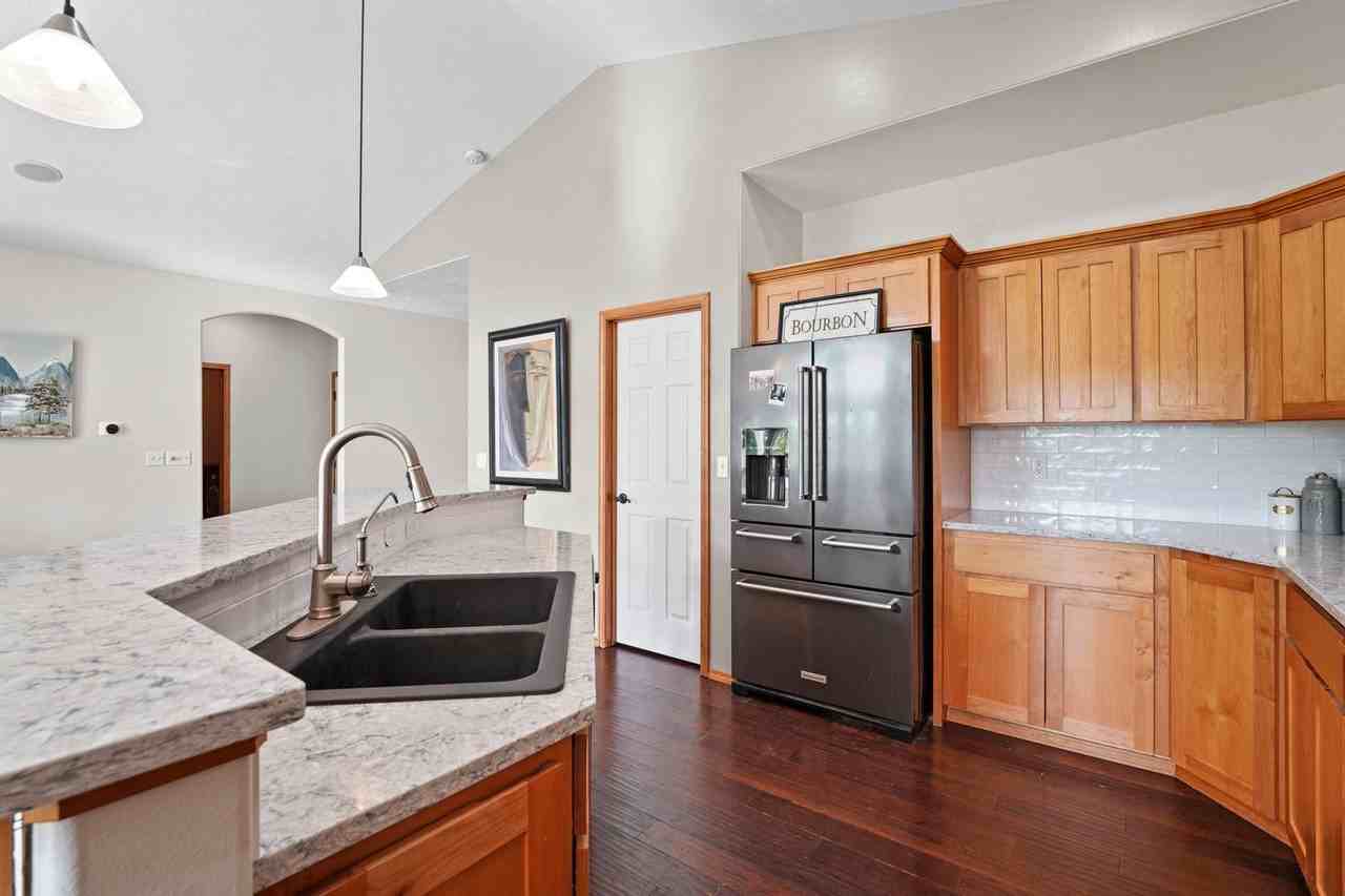 9905 W January Dr - Photo 6 of 38