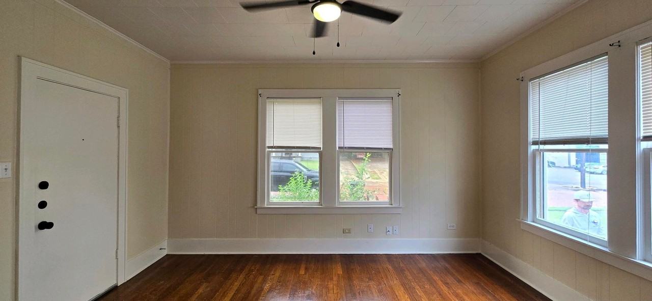 420 S Spring Ave - Photo 2 of 12